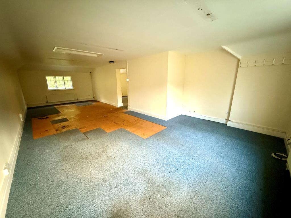 Lot: 153 - OFFICE WITH PLANNING FOR THREE HOUSES - Room